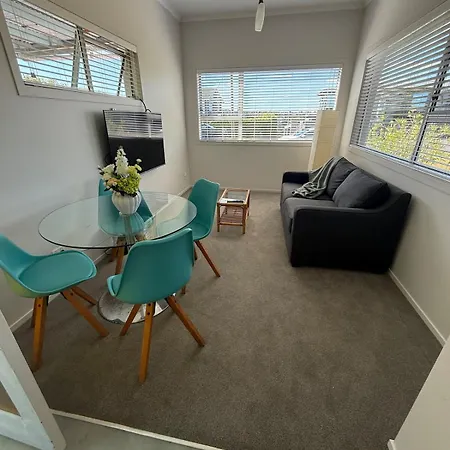 Coastal Comfort, Close To Beach & Eateries